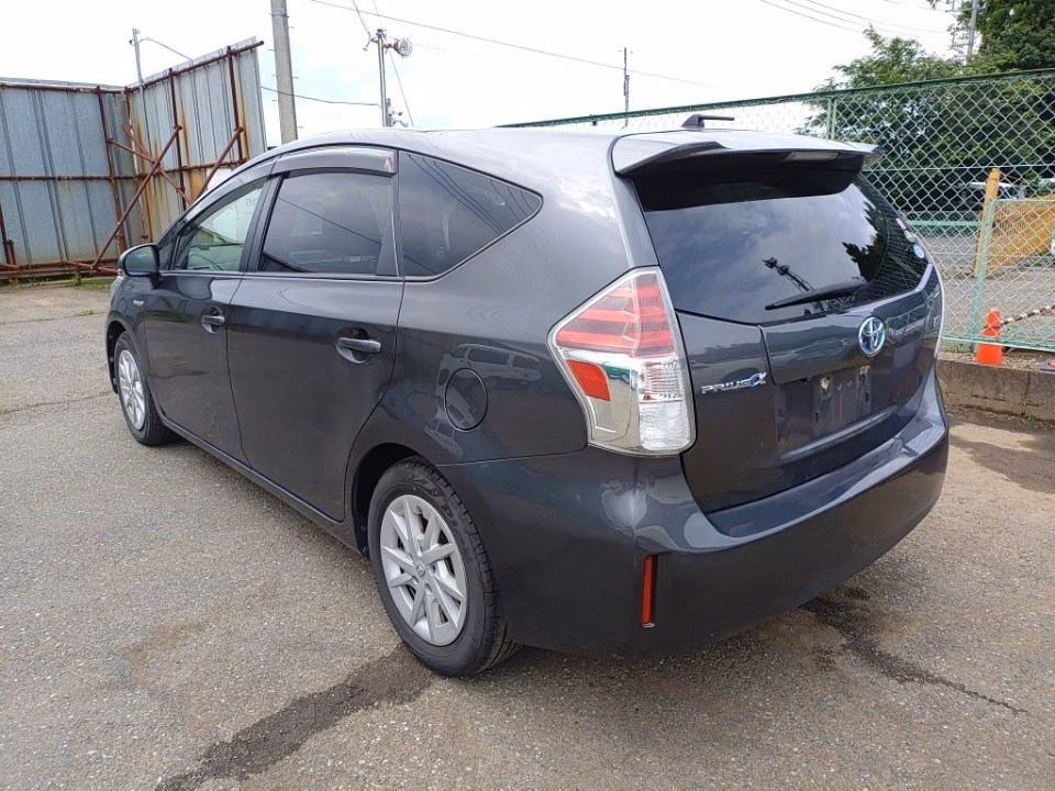 TOYOTA PRIUS ALPHA