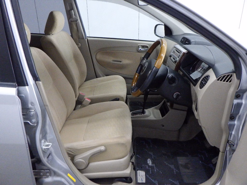 DAIHATSU MIRA AVY