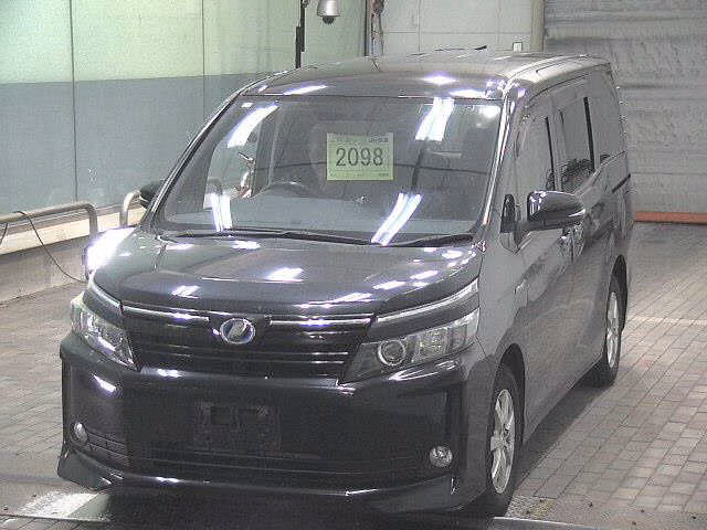 TOYOTA VOXY