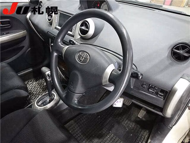 TOYOTA IST