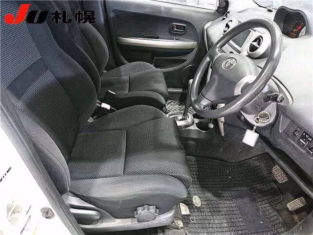 TOYOTA IST