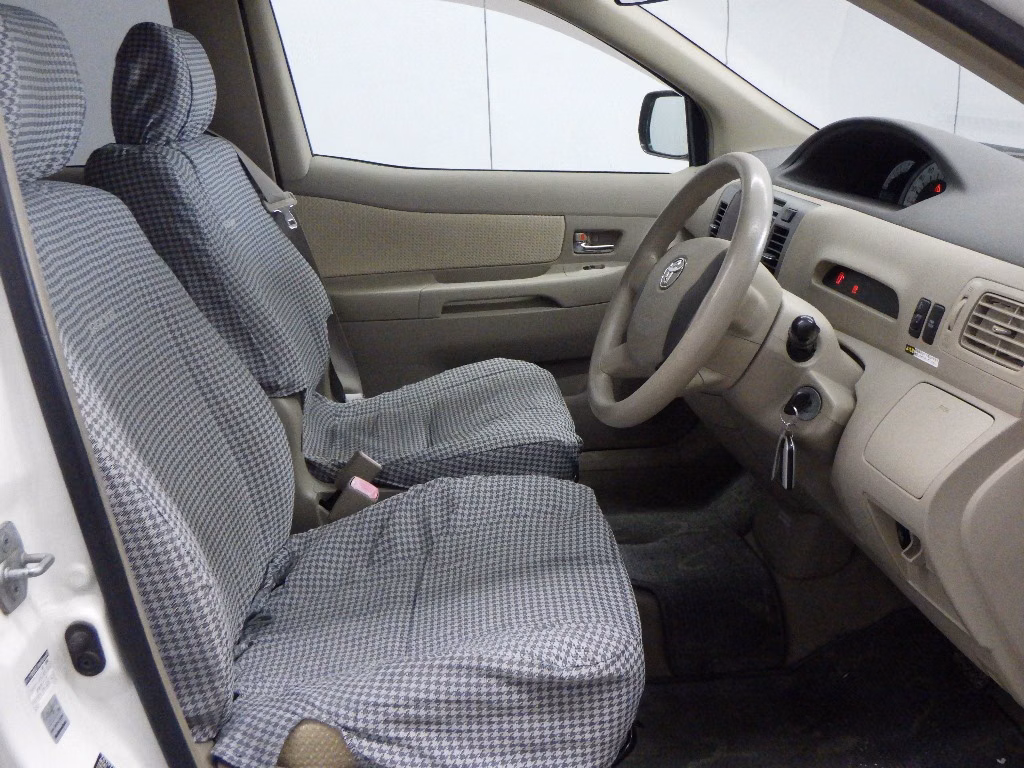TOYOTA RAUM