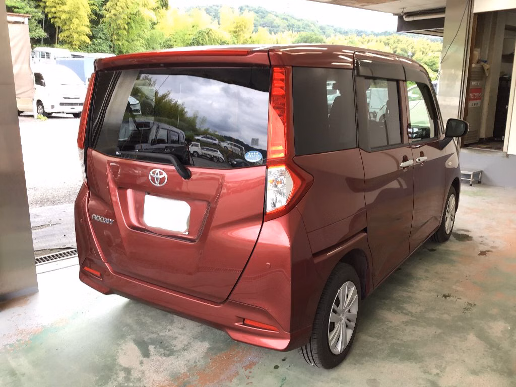 TOYOTA ROOMY