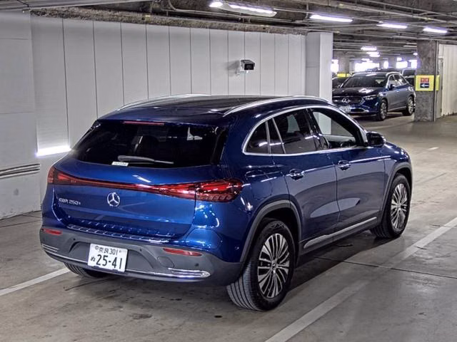 MERCEDES-BENZ EQA
