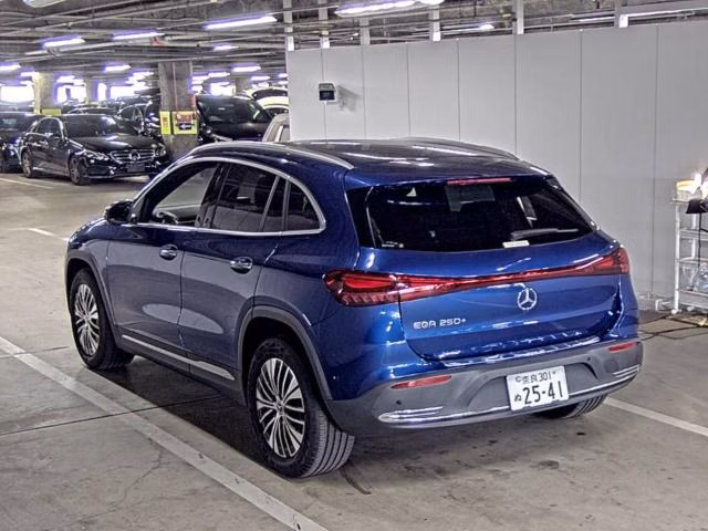 MERCEDES-BENZ EQA