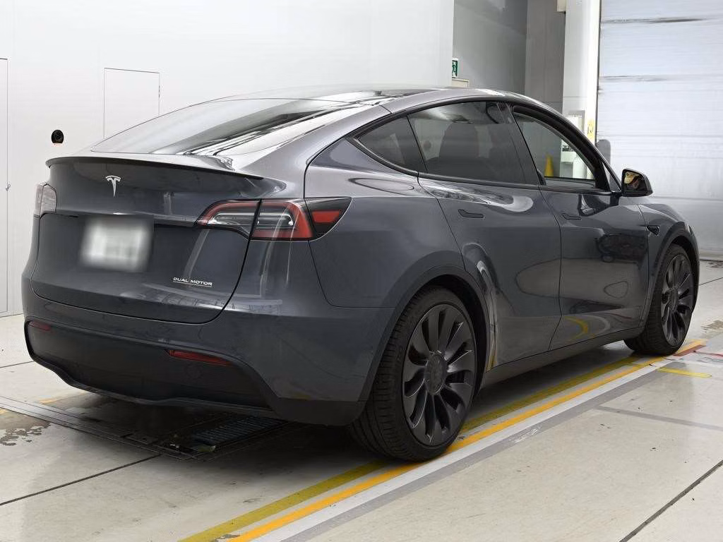 TESLA MODEL Y