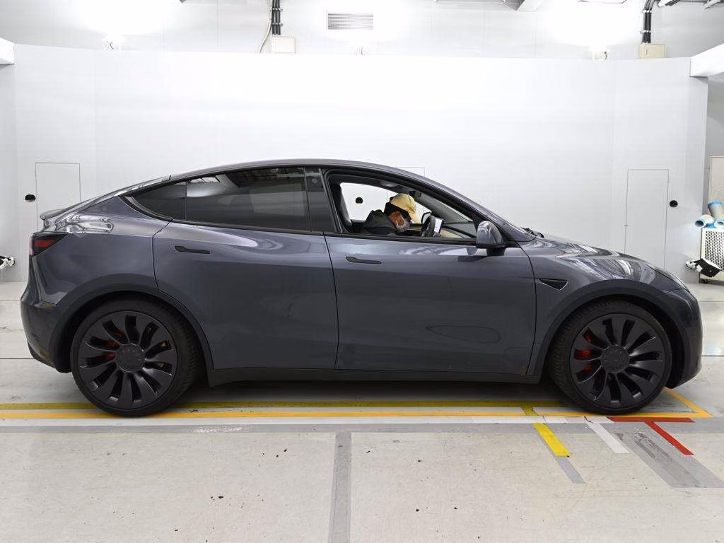 TESLA MODEL Y