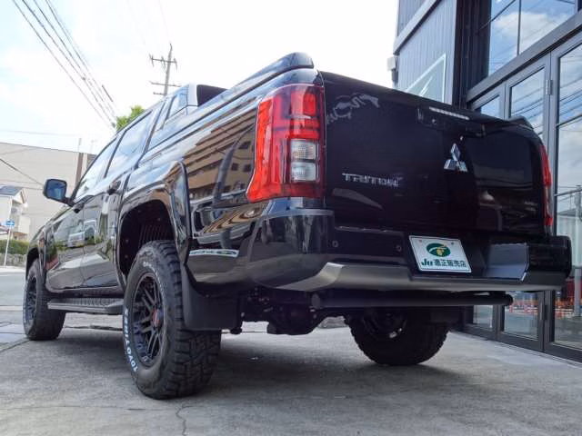 MITSUBISHI TRITON
