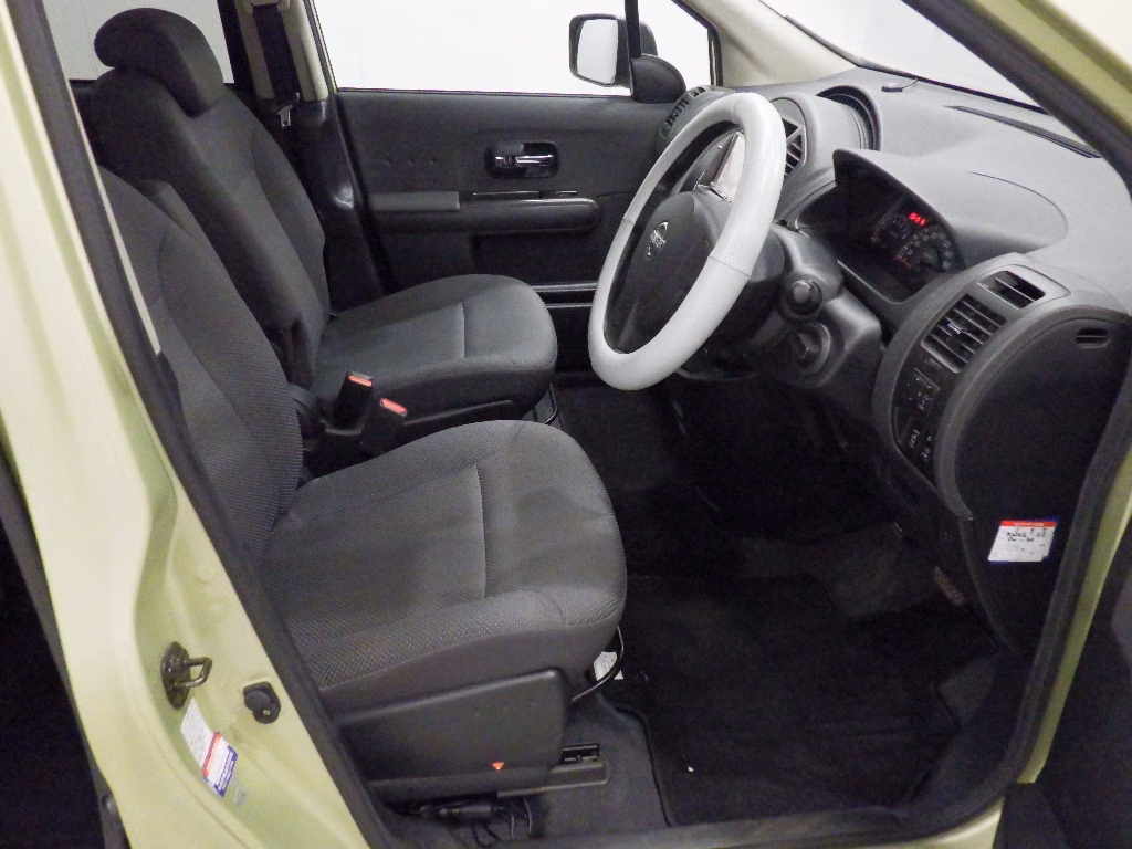 NISSAN LAFESTA