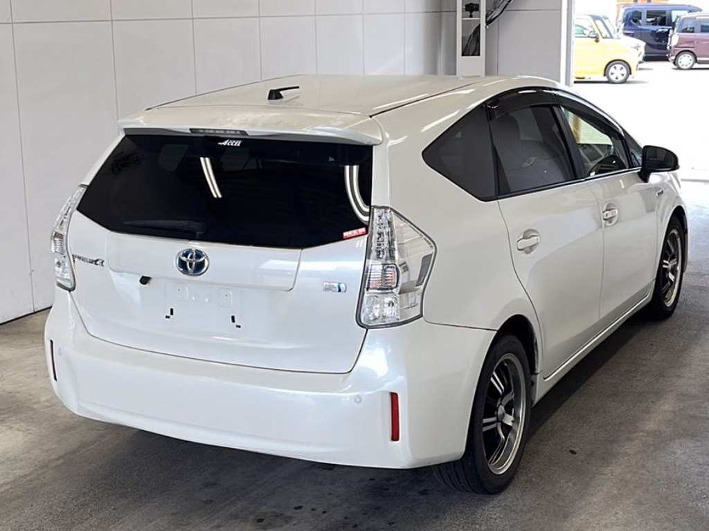 TOYOTA PRIUS ALPHA