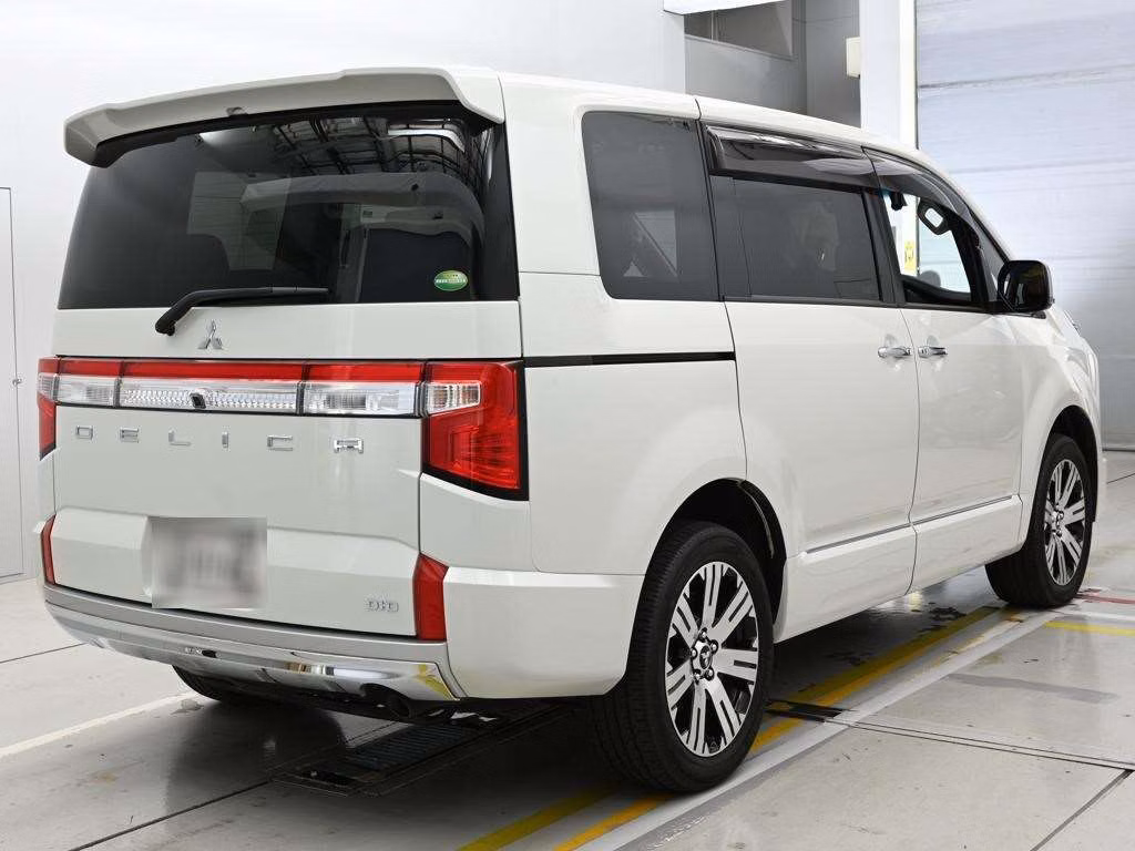 MITSUBISHI DELICA D:5