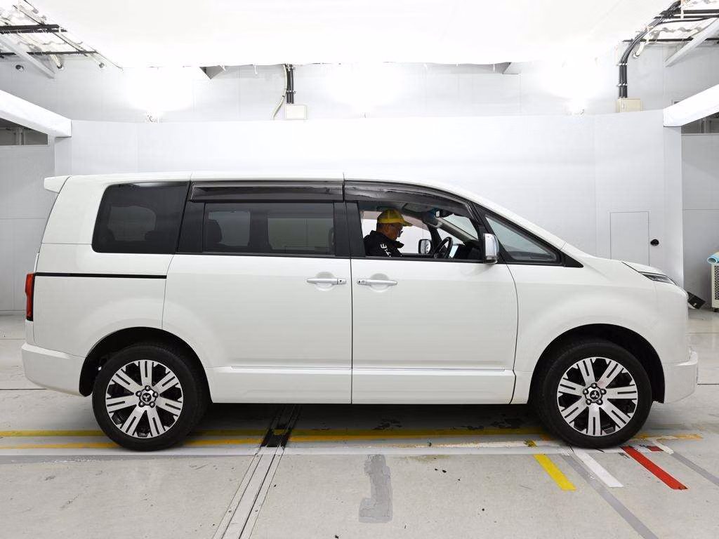 MITSUBISHI DELICA D:5