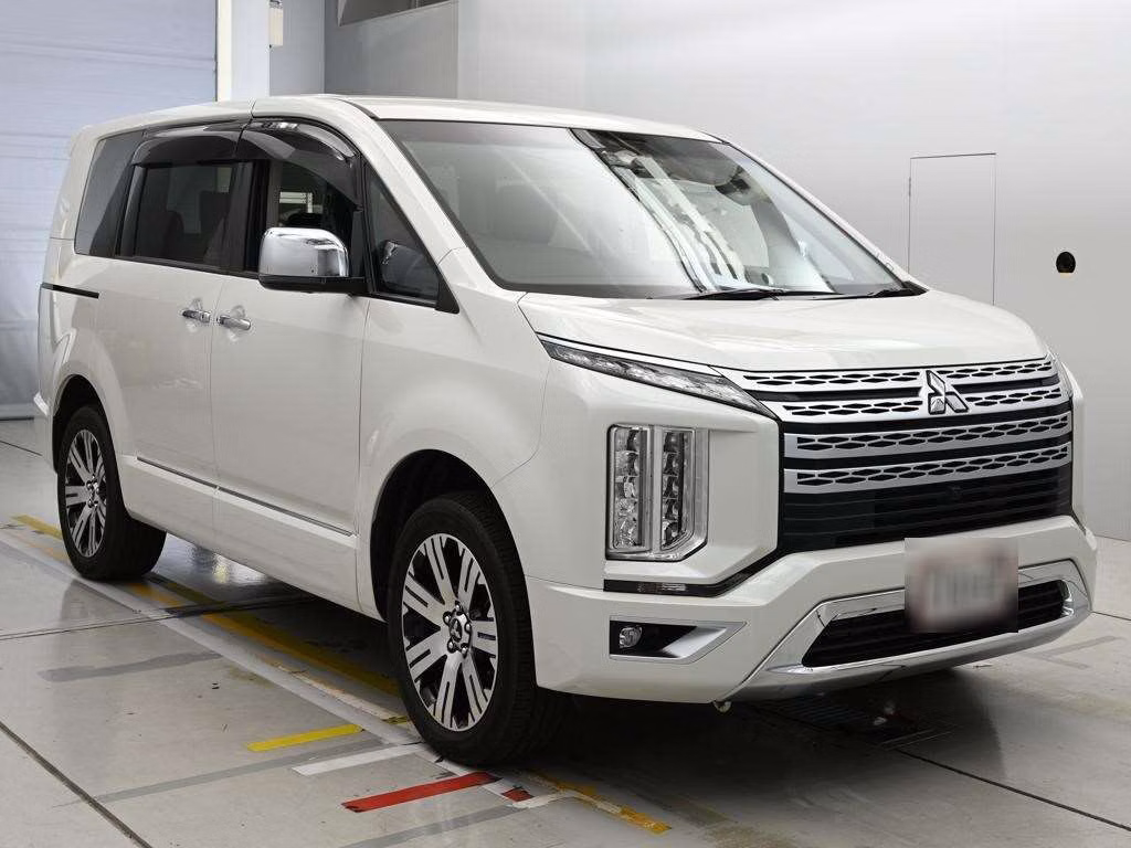MITSUBISHI DELICA D:5