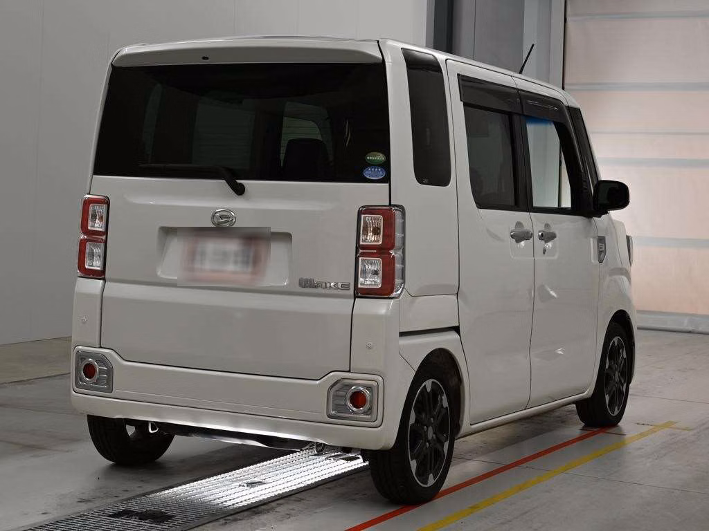 DAIHATSU WAKE