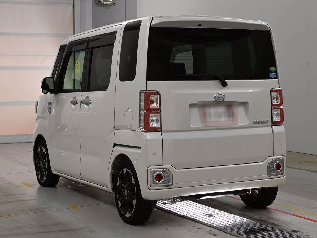 DAIHATSU WAKE