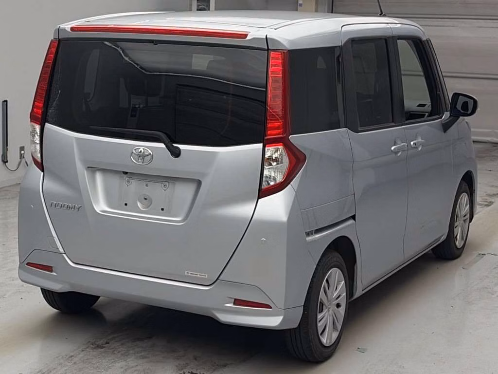 TOYOTA ROOMY