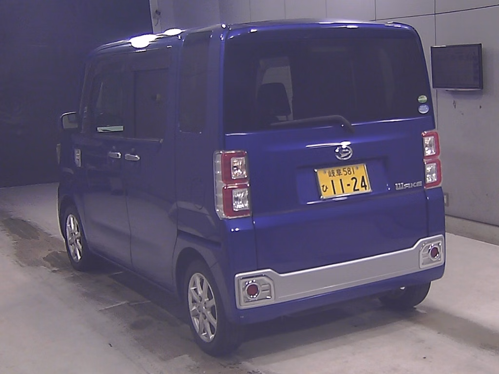 DAIHATSU WAKE