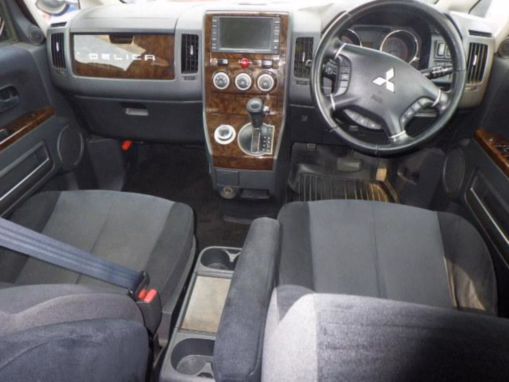 MITSUBISHI DELICA D:5