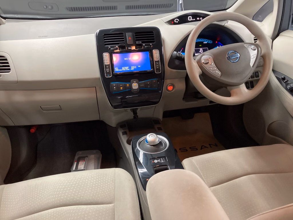 NISSAN LEAF
