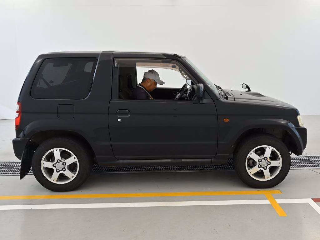 MITSUBISHI PAJERO MINI