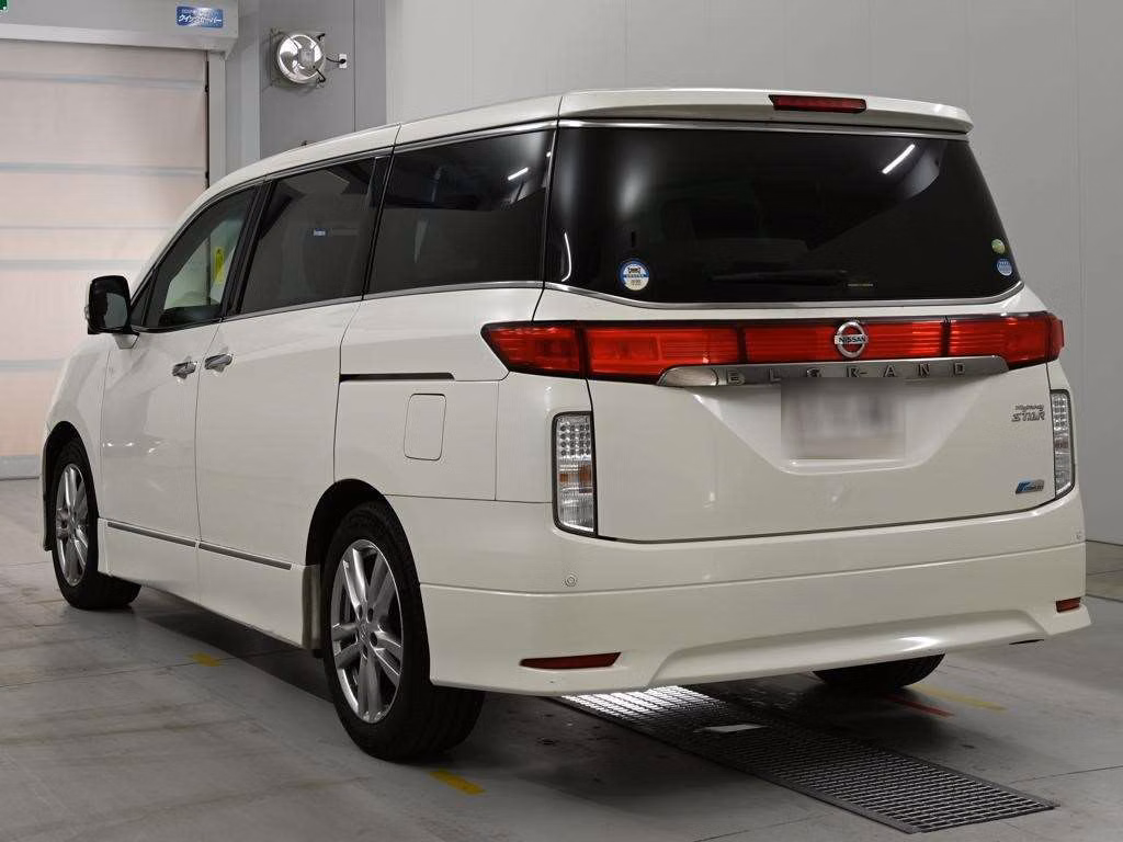 NISSAN ELGRAND