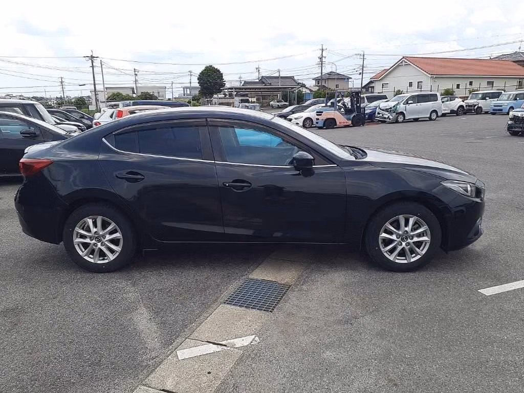 MAZDA AXELA