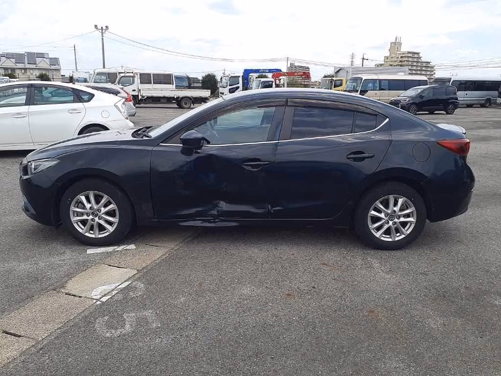 MAZDA AXELA
