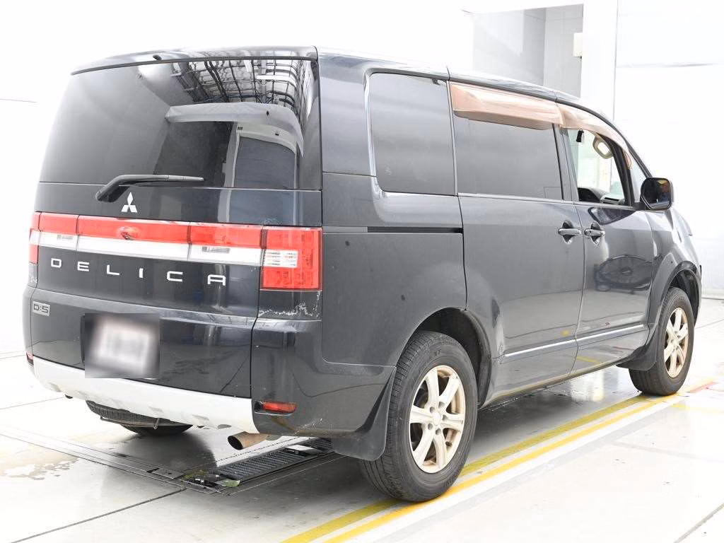 MITSUBISHI DELICA D:5