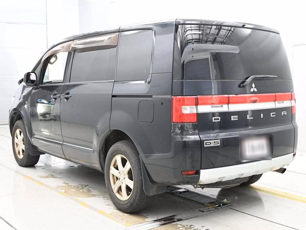 MITSUBISHI DELICA D:5