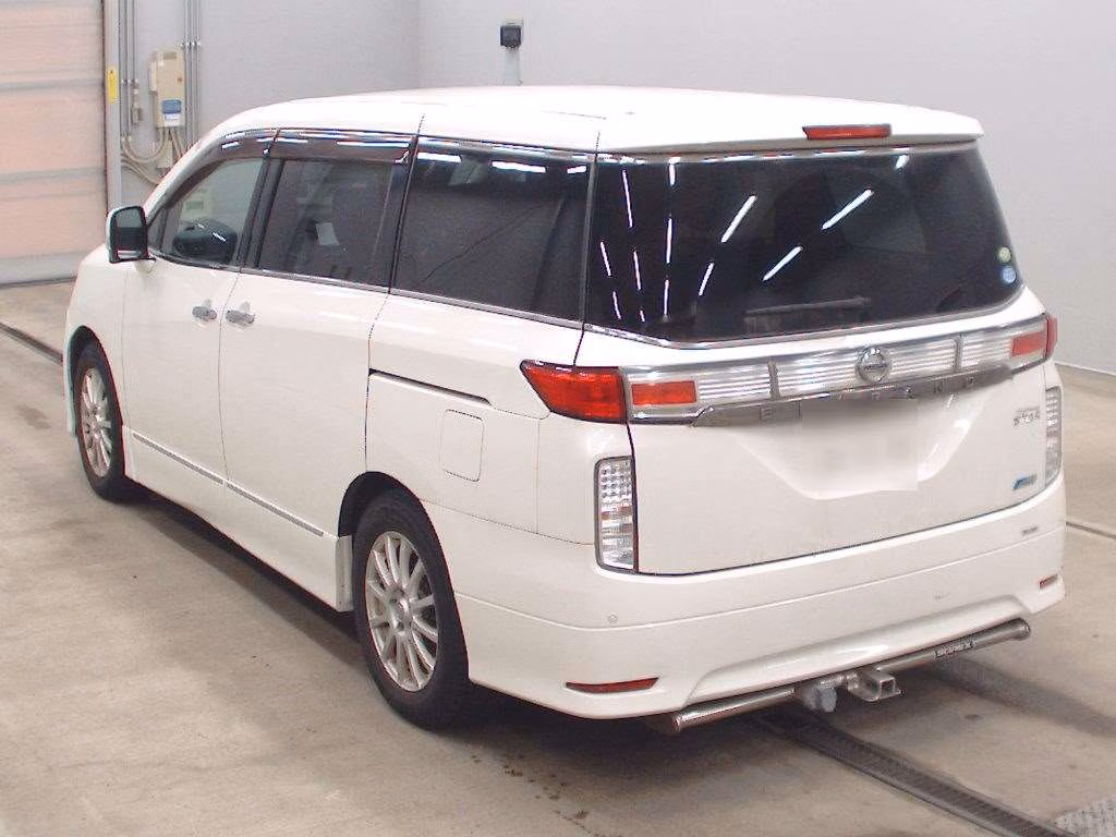 NISSAN ELGRAND