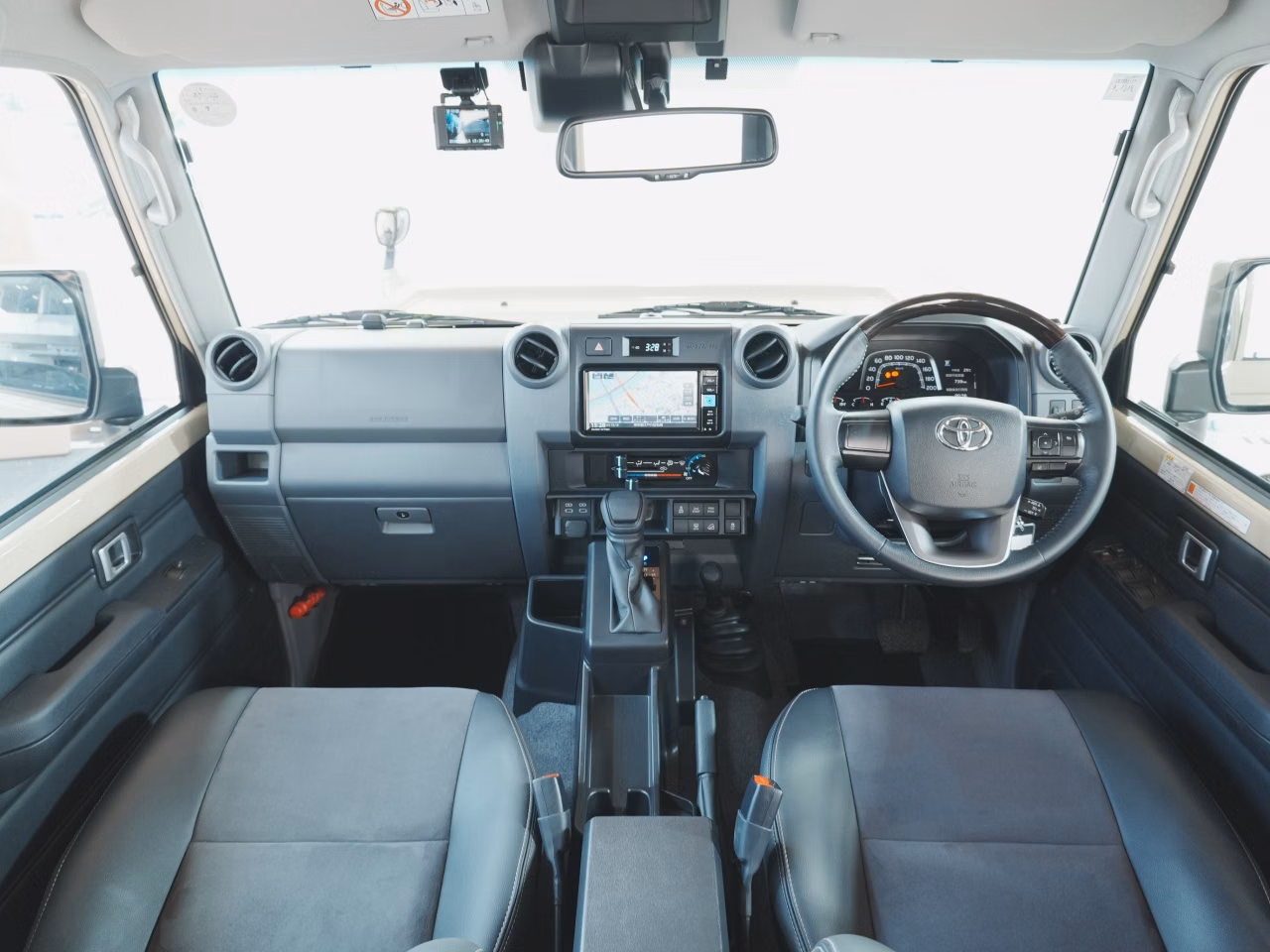 TOYOTA LAND CRUISER