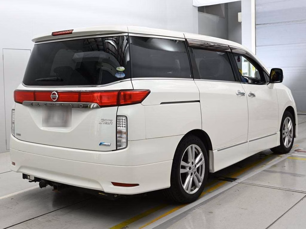 NISSAN ELGRAND