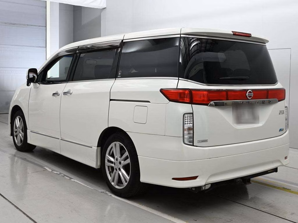 NISSAN ELGRAND