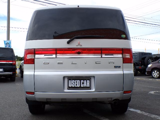 MITSUBISHI DELICA D:5