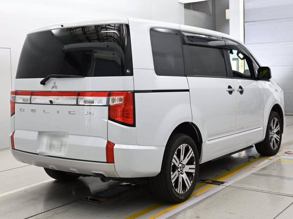 MITSUBISHI DELICA D:5