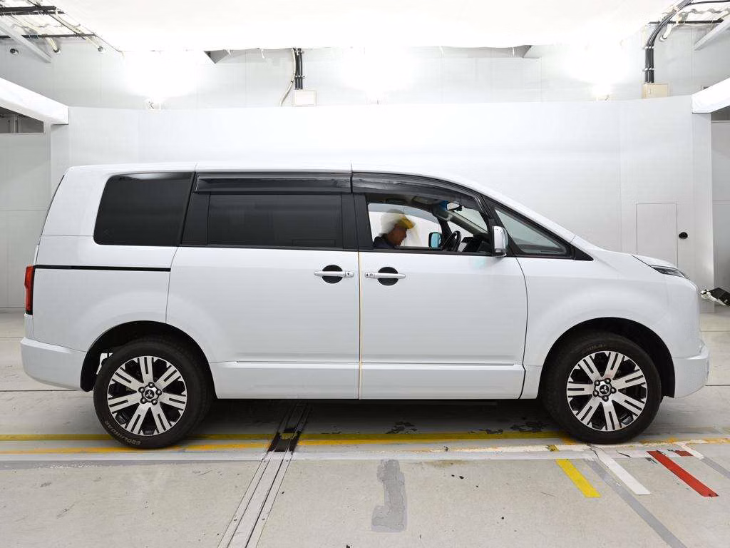 MITSUBISHI DELICA D:5