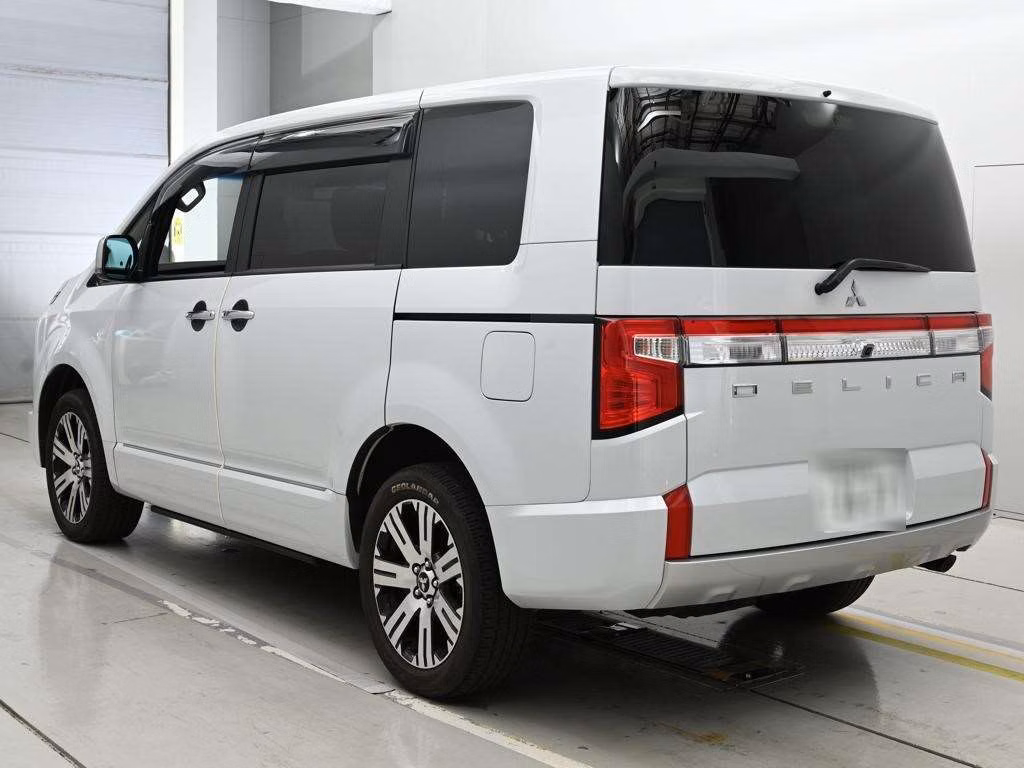 MITSUBISHI DELICA D:5