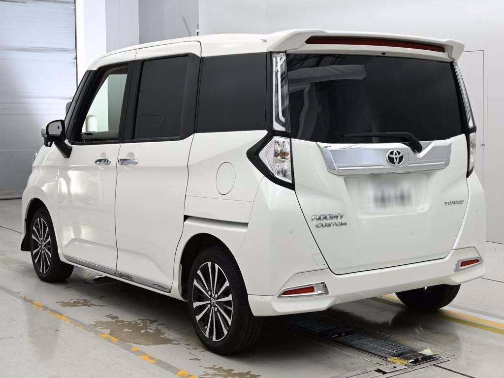 TOYOTA ROOMY