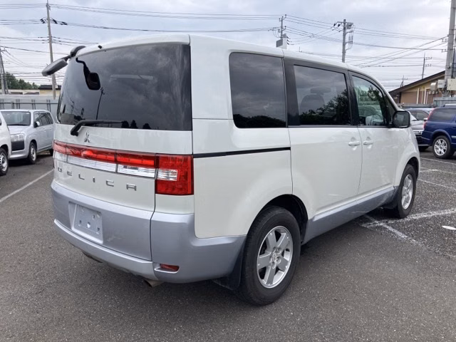 MITSUBISHI DELICA D:5