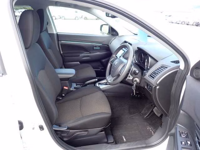 MITSUBISHI RVR