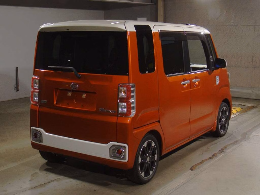 DAIHATSU WAKE