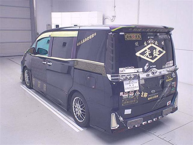 TOYOTA VOXY