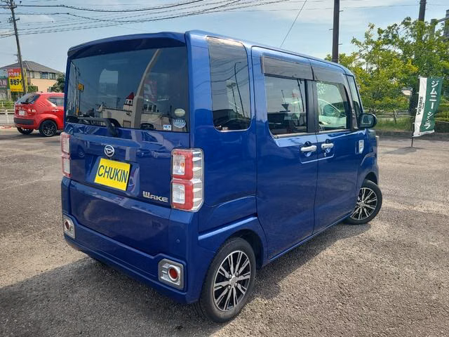 DAIHATSU WAKE