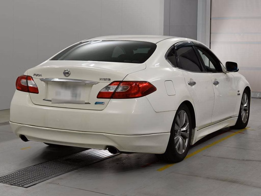 NISSAN FUGA
