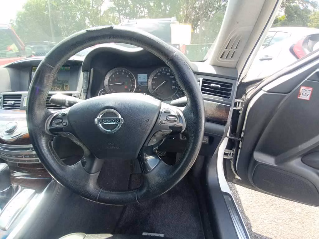 NISSAN FUGA