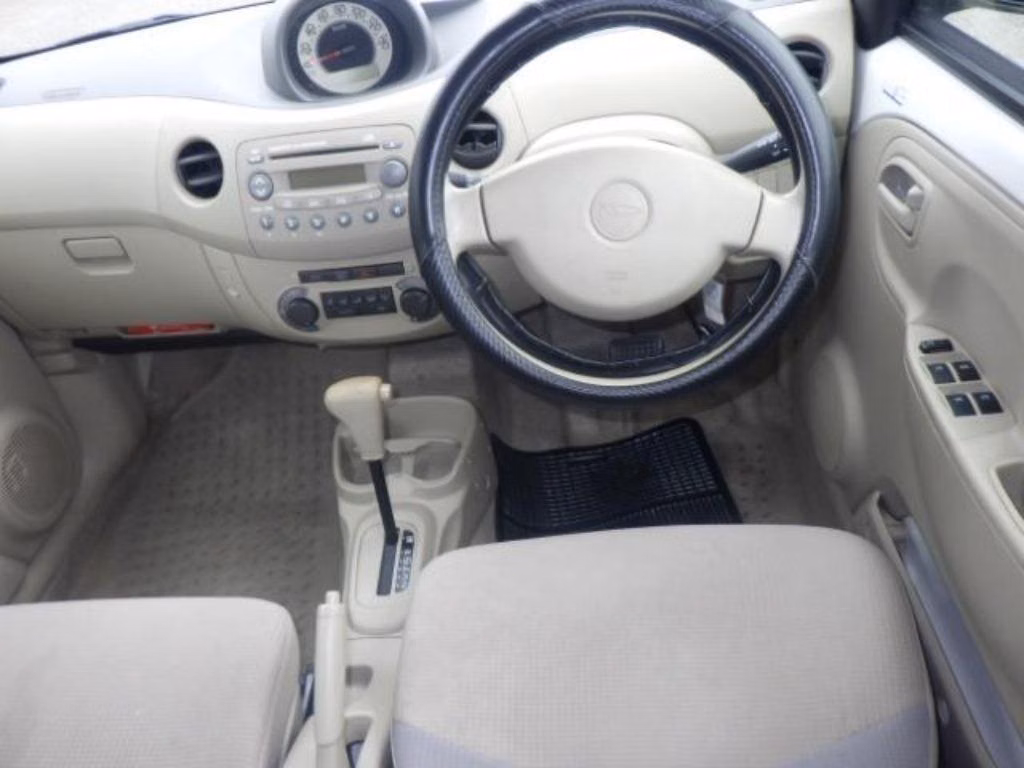 DAIHATSU ESSE
