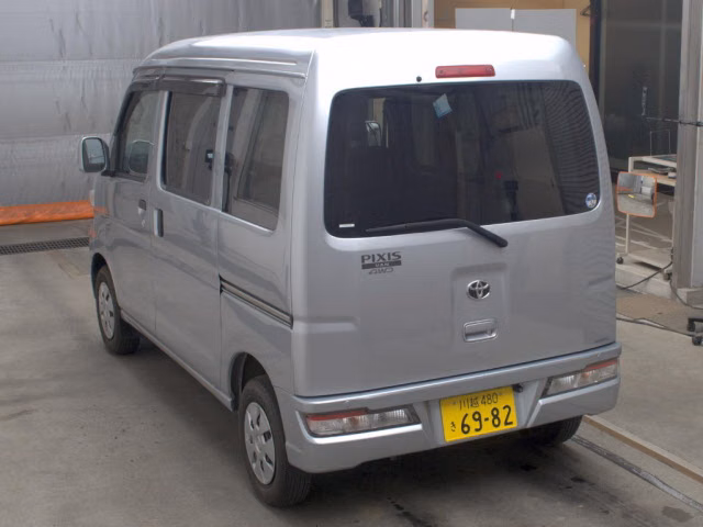 TOYOTA PIXIS VAN