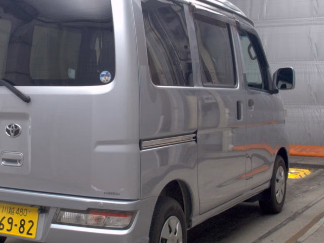 TOYOTA PIXIS VAN