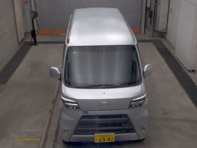 TOYOTA PIXIS VAN