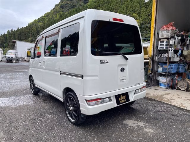 TOYOTA PIXIS VAN